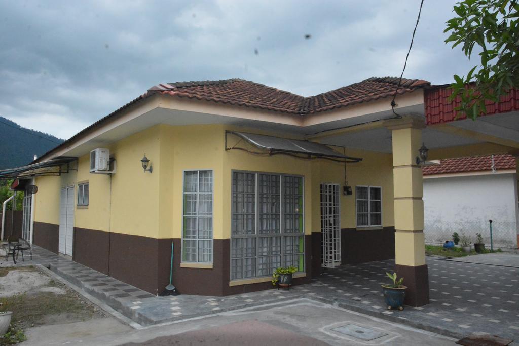 Umaira Homestay Chemor Exterior photo